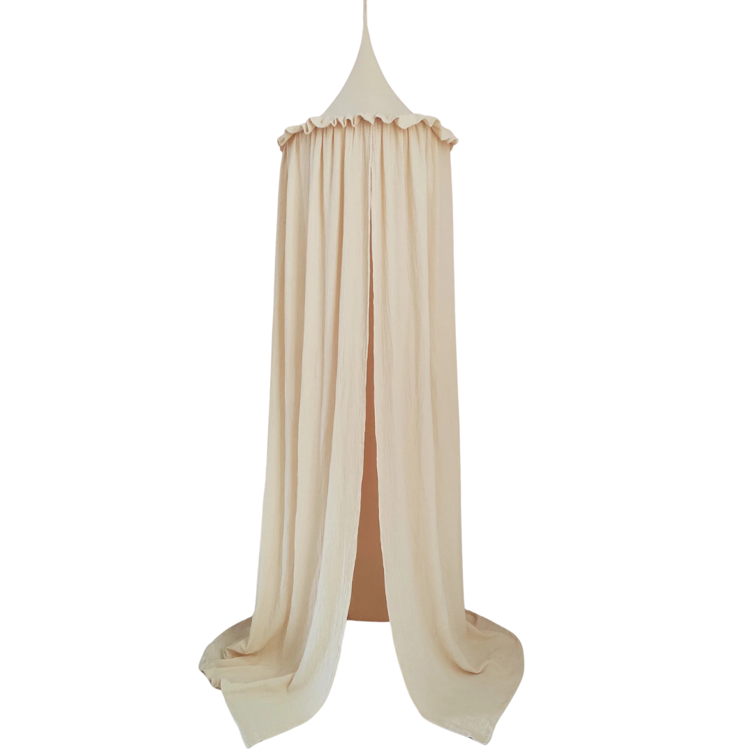 Stijlvolle Canopy met Frills voor een Dromerige sfeer in de babykamer