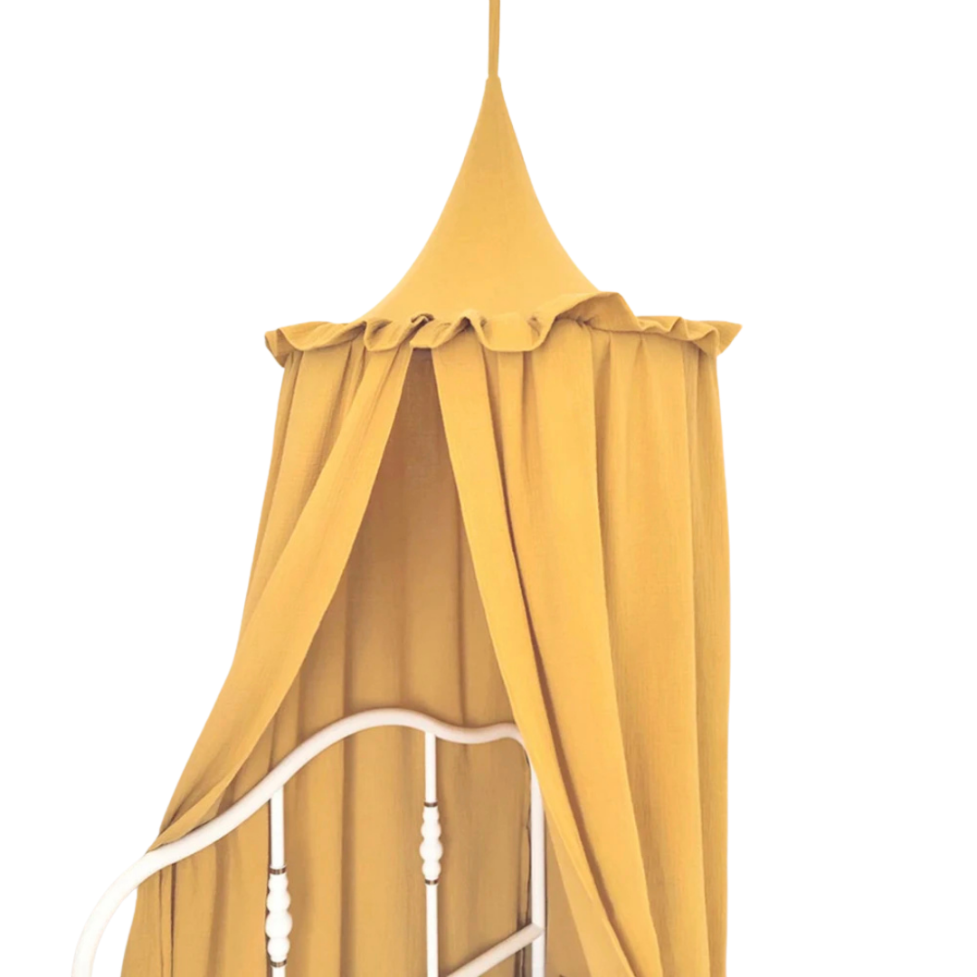 Stijlvolle Canopy met Frills voor een Dromerige sfeer in de babykamer