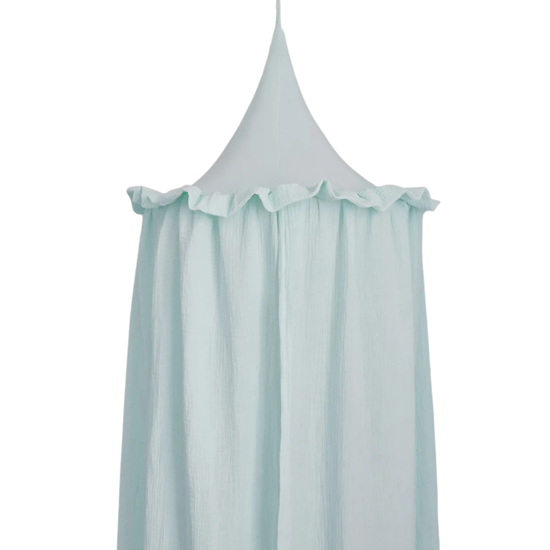 Stijlvolle Canopy met Frills voor een Dromerige sfeer in de babykamer