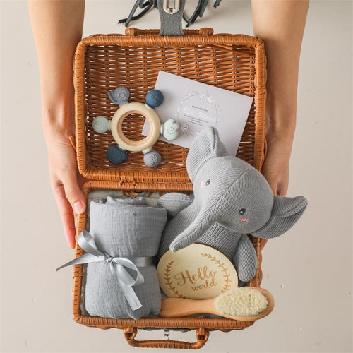Eco Chic Kraamcadeau - met Rieten koffertje