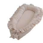 Ruffle Baby Nest: Luxe Reisbed voor Pasgeborenen