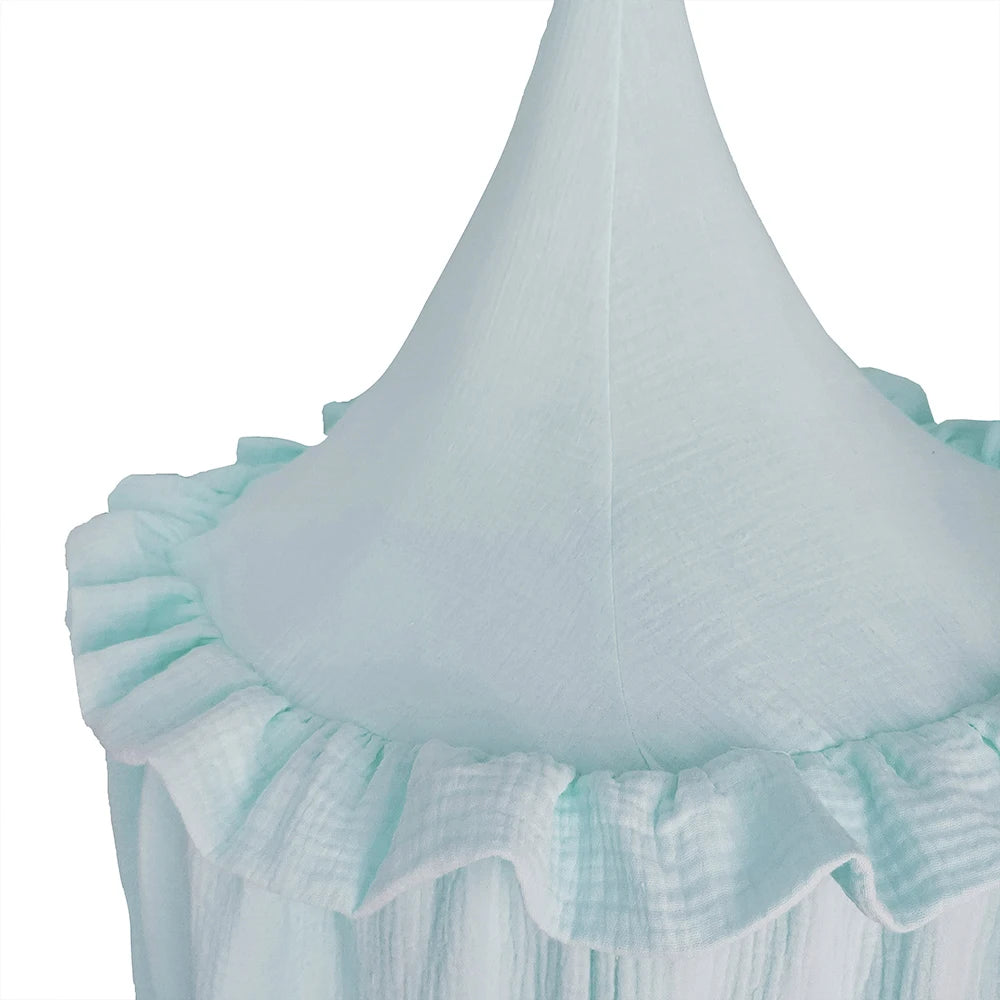 Stijlvolle Canopy met Frills voor een Dromerige sfeer in de babykamer