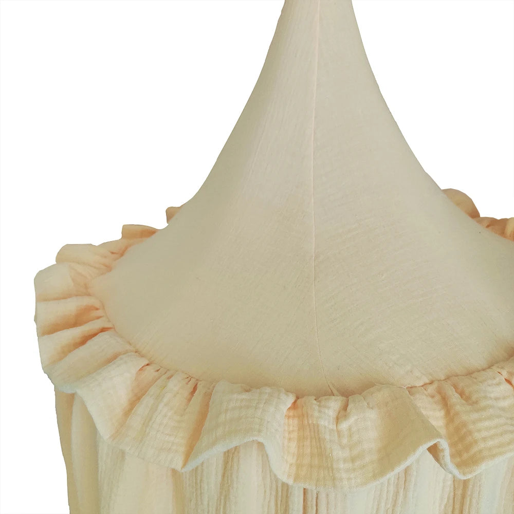 Stijlvolle Canopy met Frills voor een Dromerige sfeer in de babykamer