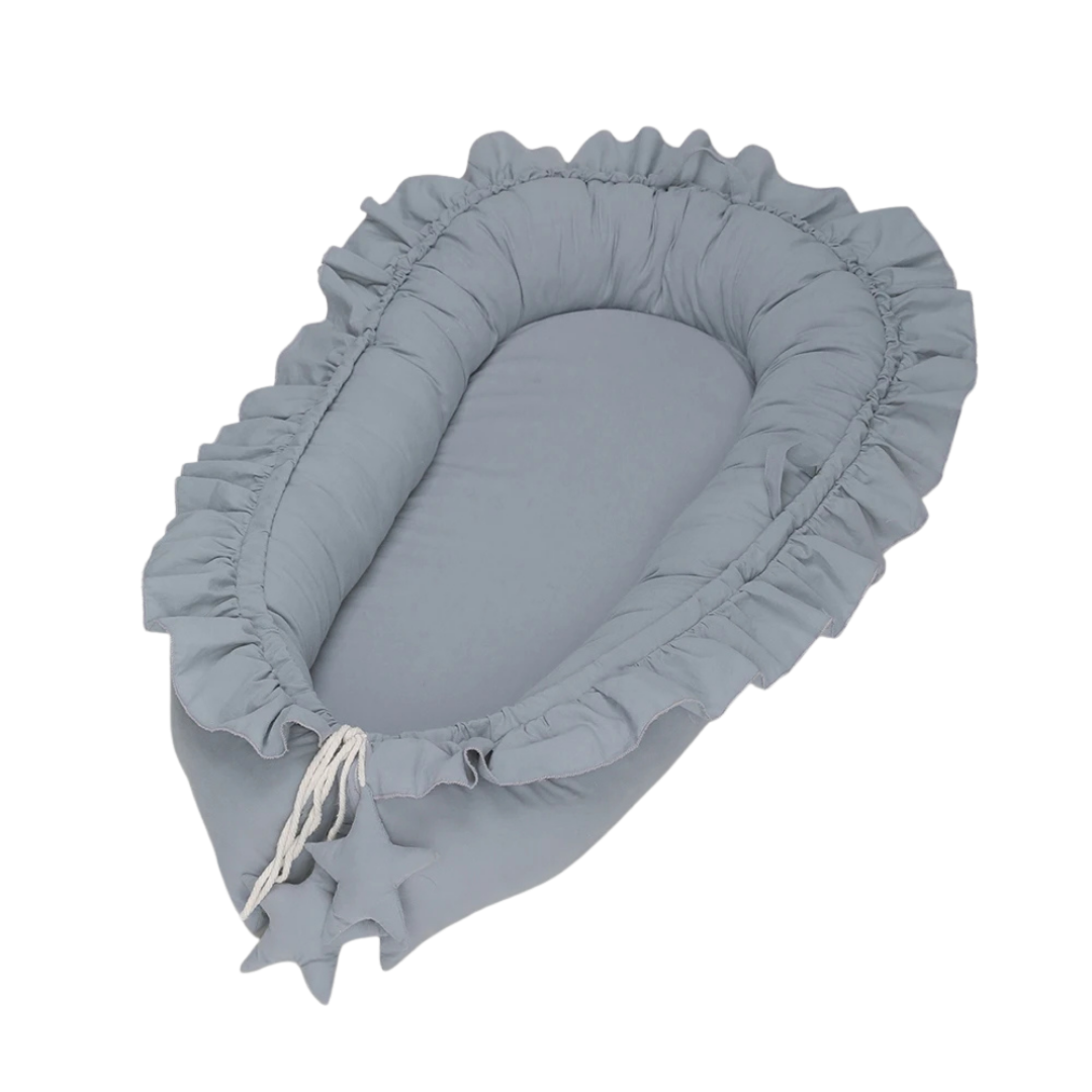 Ruffle Baby Nest: Luxe Reisbed voor Pasgeborenen