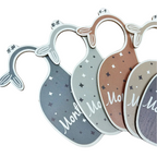 Maathangers voor Babykleding – Organiseer de Kledingkast per Maat