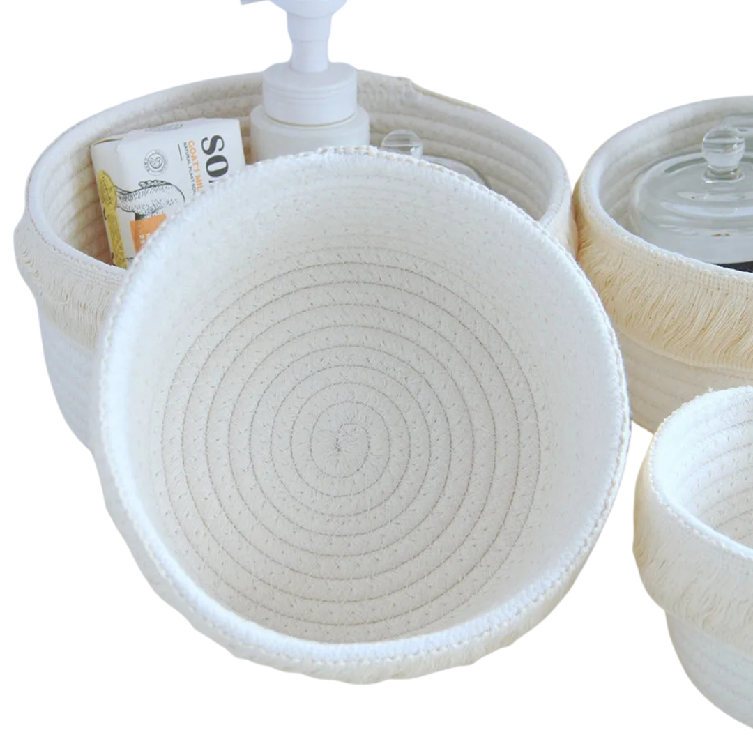 Katoenen Opbergmand met decoratieve rand – De Multifunctionele Organisator voor babyspulletjes op de commode